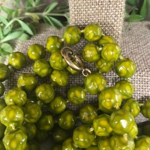 Vintage Jewelry - Vintage handknotted green marled Beaded Necklace Vintage Jewelry - Vintage handknotted green marled Beaded Necklace